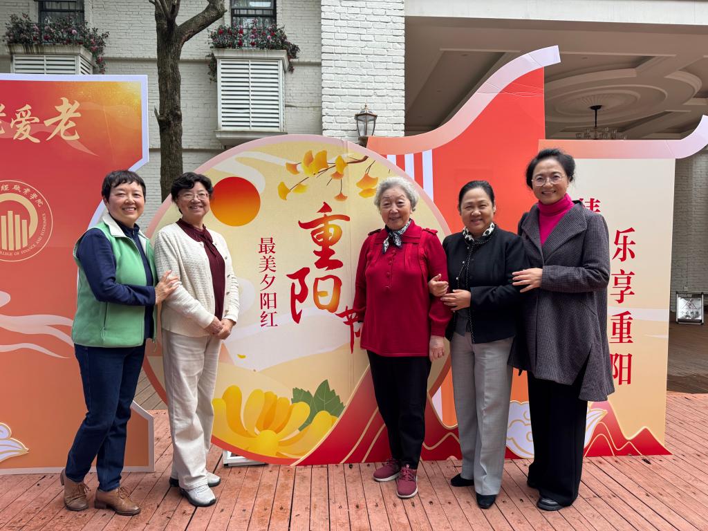 情暖重阳 心系老园丁——学校2025年重阳节活动温馨举办